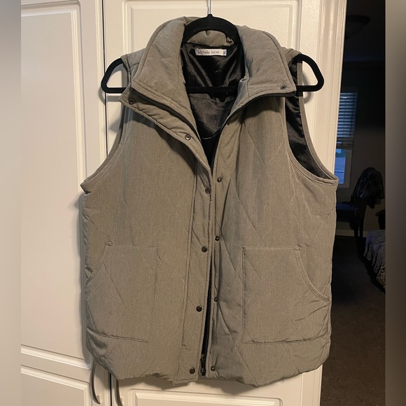Michelle Mae Jackets & Blazers - Michelle Mae gray quilted vest